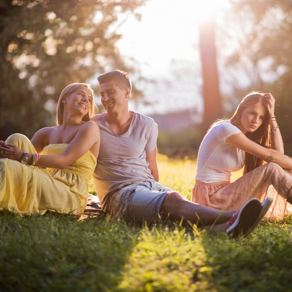 Couples Privilege and Polyamory:  De-coupling and Relationship De-escalation